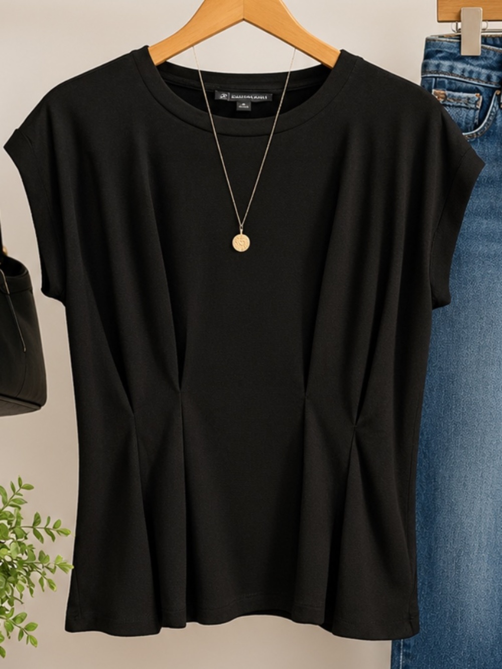 NWT Adrianna Papell Black Short Sleeve Pleated Blouse